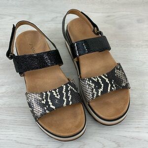 Vionic Brielle Leather Platform Sandals